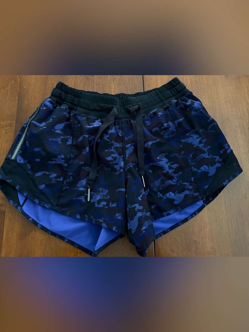 Lululemon Black & Blue Camo Hotty Hot Shorts size 4
